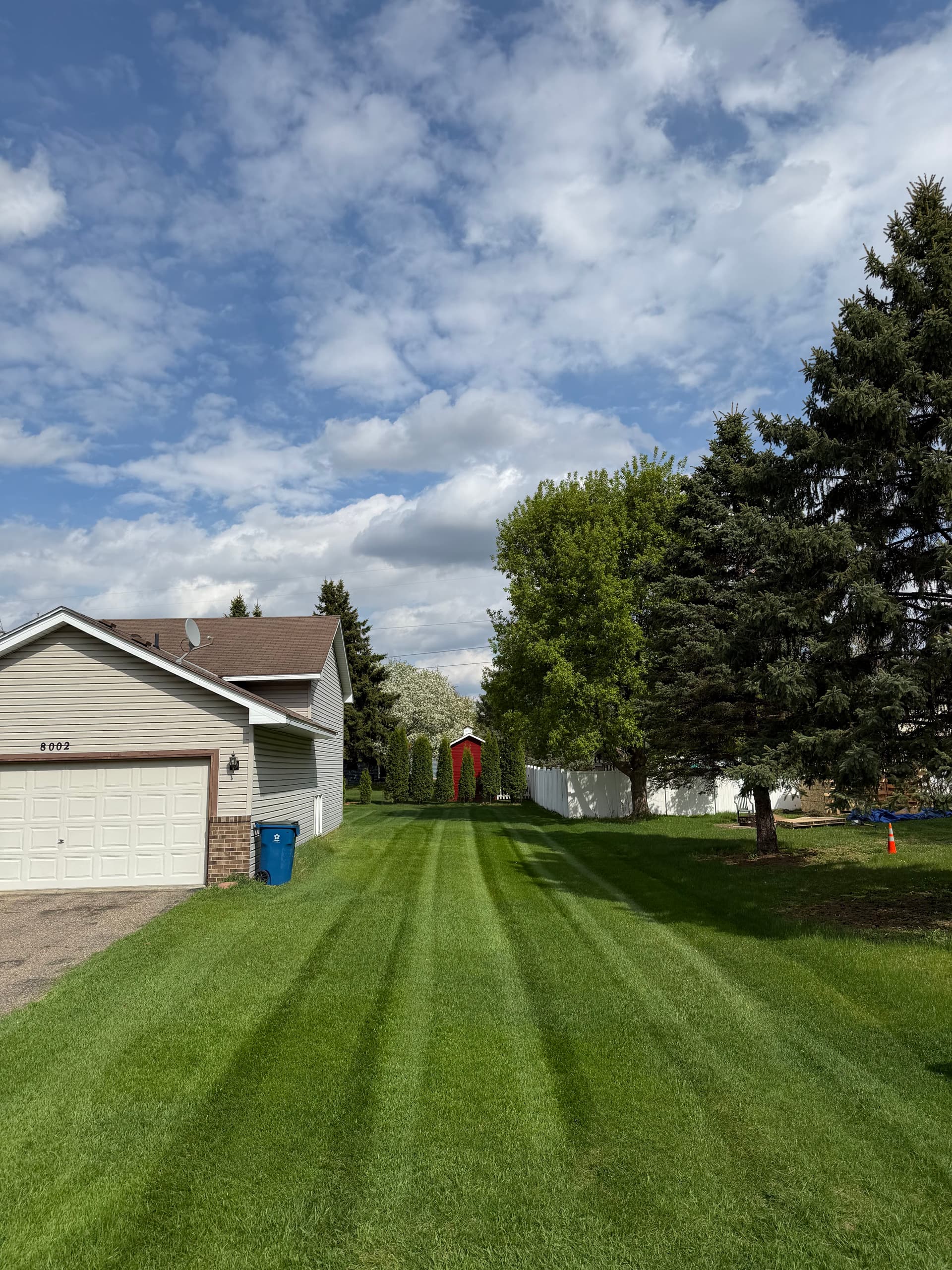 Gallery photos for Crisp Spring Mowing Lines That Set the Tone: Image #3